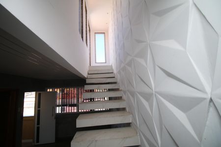 Casa à venda com 250m², 2 quartos e sem vagaEscada