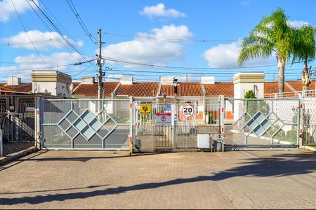 Casa de condomínio à venda com 49m², 2 quartos e 1 vaga Casa de condomínio à venda com 49m², 2 quartos e 1 vagaFachada e Portaria