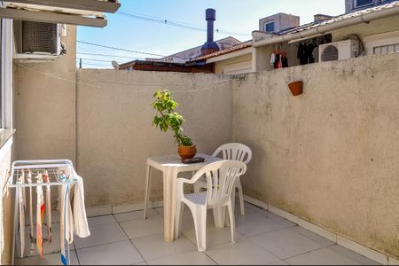 Casa de condomínio à venda com 49m², 2 quartos e 1 vaga Casa de condomínio à venda com 49m², 2 quartos e 1 vagaÁrea Gourmet