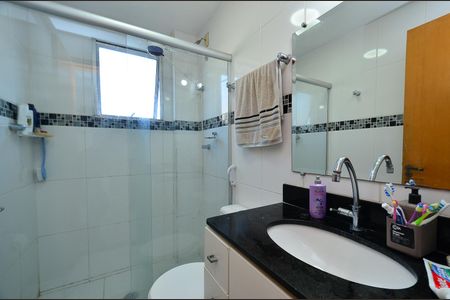 Apartamento à venda com 67m², 2 quartos e 1 vaga Apartamento à venda com 67m², 2 quartos e 1 vagaBanheiro Social