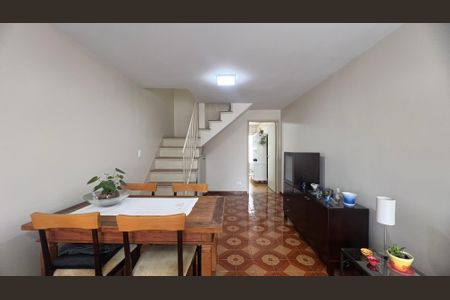 Casa à venda com 110m², 2 quartos e 2 vagas Casa à venda com 110m², 2 quartos e 2 vagasSala de Jantar