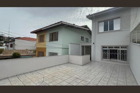Casa à venda com 110m², 2 quartos e 2 vagas Casa à venda com 110m², 2 quartos e 2 vagasTerraço