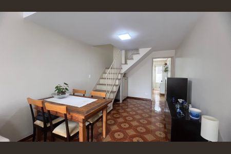 Casa à venda com 110m², 2 quartos e 2 vagas Casa à venda com 110m², 2 quartos e 2 vagasSala de Jantar