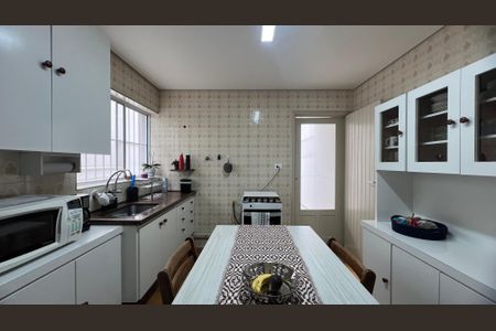 Casa à venda com 110m², 2 quartos e 2 vagas Casa à venda com 110m², 2 quartos e 2 vagasCozinha