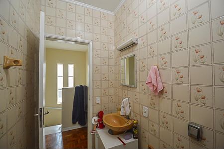 Casa à venda com 98m², 2 quartos e 2 vagas Casa à venda com 98m², 2 quartos e 2 vagasBanheiro