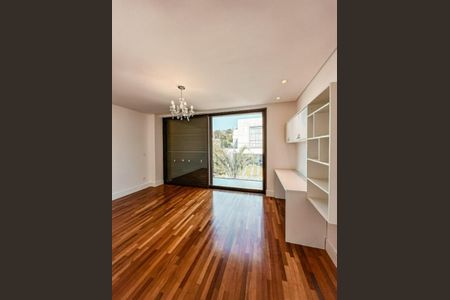 Casa à venda com 520m², 5 quartos e 3 vagas Casa à venda com 520m², 5 quartos e 3 vagasFoto 18