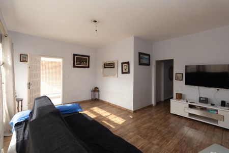 Casa à venda com 250m², 3 quartos e 4 vagas Casa à venda com 250m², 3 quartos e 4 vagasSala