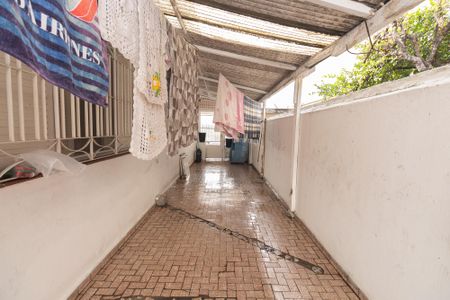 Casa à venda com 250m², 3 quartos e 4 vagas Casa à venda com 250m², 3 quartos e 4 vagasQuintal / Garagem