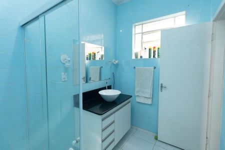 Casa à venda com 250m², 3 quartos e 4 vagas Casa à venda com 250m², 3 quartos e 4 vagasBanheiro 1
