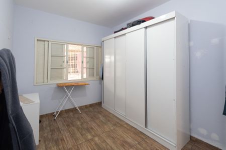 Casa à venda com 250m², 3 quartos e 4 vagas Casa à venda com 250m², 3 quartos e 4 vagasQuarto 2