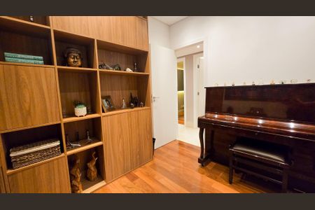 Apartamento à venda com 186m², 4 quartos e 4 vagas Apartamento à venda com 186m², 4 quartos e 4 vagasQuarto