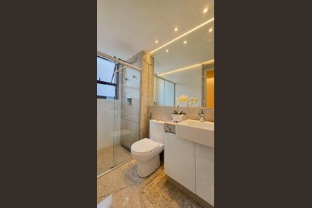 Apartamento à venda com 186m², 4 quartos e 4 vagas Apartamento à venda com 186m², 4 quartos e 4 vagasBanheiro Suite 2