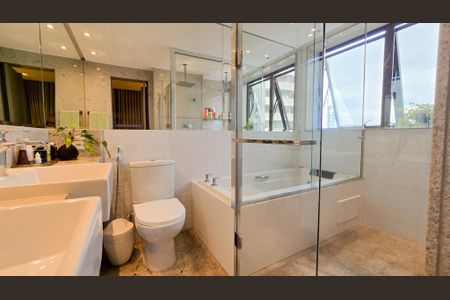 Apartamento à venda com 186m², 4 quartos e 4 vagas Apartamento à venda com 186m², 4 quartos e 4 vagasBanheiro Suite  Master