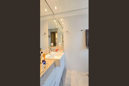 Apartamento à venda com 186m², 4 quartos e 4 vagas Apartamento à venda com 186m², 4 quartos e 4 vagasBanheiro Suite 3