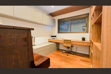 Apartamento à venda com 186m², 4 quartos e 4 vagas Apartamento à venda com 186m², 4 quartos e 4 vagasQuarto