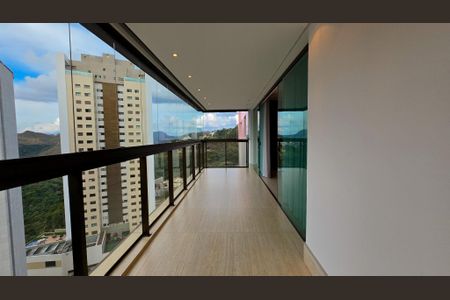 Apartamento à venda com 186m², 4 quartos e 4 vagas Apartamento à venda com 186m², 4 quartos e 4 vagasVaranda