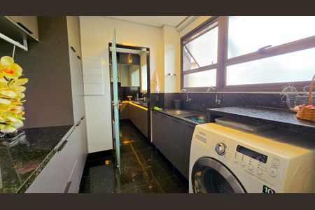 Apartamento à venda com 186m², 4 quartos e 4 vagas Apartamento à venda com 186m², 4 quartos e 4 vagasLavanderia