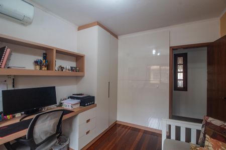 Casa à venda com 206m², 3 quartos e 3 vagas Casa à venda com 206m², 3 quartos e 3 vagasQuarto 2