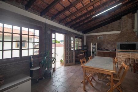 Casa à venda com 206m², 3 quartos e 3 vagas Casa à venda com 206m², 3 quartos e 3 vagasChurrasqueira
