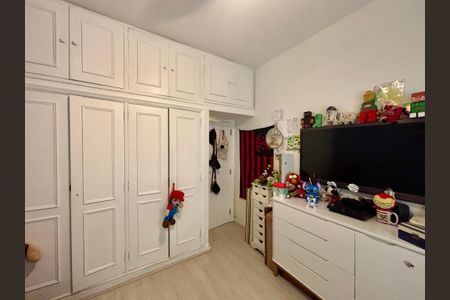 Apartamento à venda com 220m², 3 quartos e 1 vaga Apartamento à venda com 220m², 3 quartos e 1 vagaQuarto 1