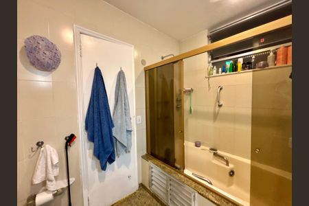 Apartamento à venda com 220m², 3 quartos e 1 vaga Apartamento à venda com 220m², 3 quartos e 1 vagaSuite