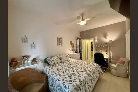 Apartamento à venda com 220m², 3 quartos e 1 vaga Apartamento à venda com 220m², 3 quartos e 1 vagaSuite