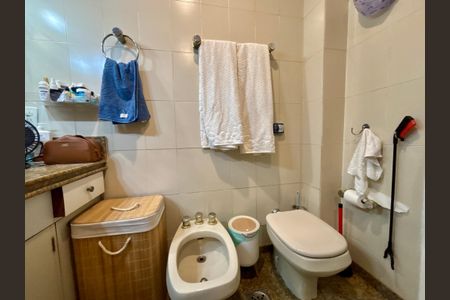 Apartamento à venda com 220m², 3 quartos e 1 vaga Apartamento à venda com 220m², 3 quartos e 1 vagaSuite