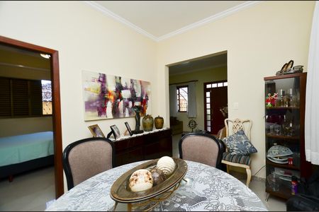 Casa à venda com 550m², 3 quartos e 3 vagasSala