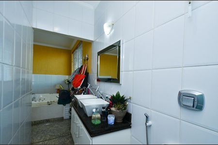 Casa à venda com 550m², 3 quartos e 3 vagasBanheiro da Suíte 2