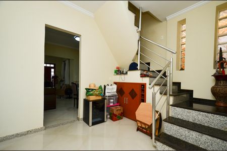 Casa à venda com 550m², 3 quartos e 3 vagasSala