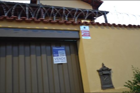 Casa à venda com 550m², 3 quartos e 3 vagasFachada