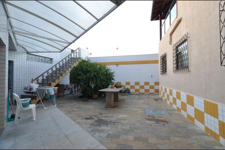 Casa à venda com 550m², 3 quartos e 3 vagasÁrea Externa