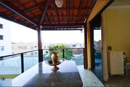 Casa à venda com 550m², 3 quartos e 3 vagasVaranda