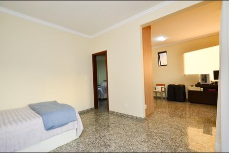 Casa à venda com 550m², 3 quartos e 3 vagasSuíte 2