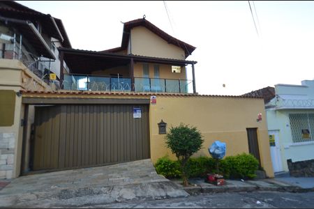 Casa à venda com 550m², 3 quartos e 3 vagasFachada
