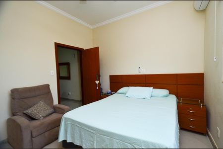 Casa à venda com 550m², 3 quartos e 3 vagasQuarto