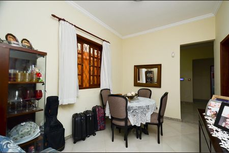 Casa à venda com 550m², 3 quartos e 3 vagasSala