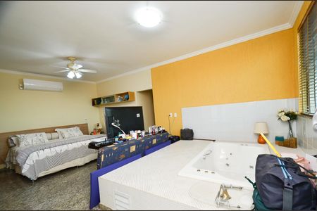 Casa à venda com 550m², 3 quartos e 3 vagasSuíte 1