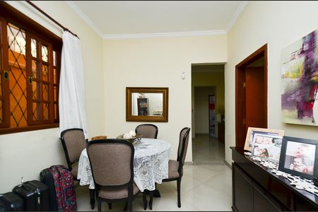 Casa à venda com 550m², 3 quartos e 3 vagasSala