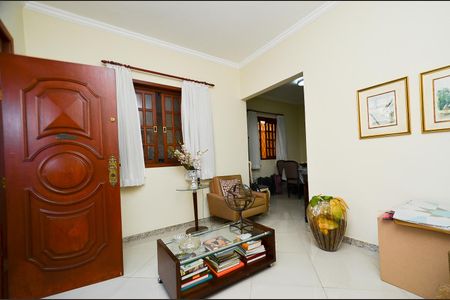 Casa à venda com 550m², 3 quartos e 3 vagasSala