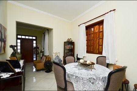 Casa à venda com 550m², 3 quartos e 3 vagasSala