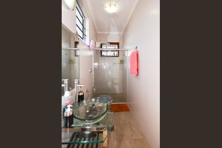 Casa à venda com 550m², 3 quartos e 3 vagasBanheiro da Suíte 1