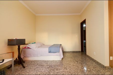 Casa à venda com 550m², 3 quartos e 3 vagasSuíte 2