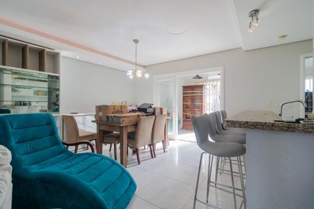 Casa à venda com 140m², 3 quartos e 2 vagasSala