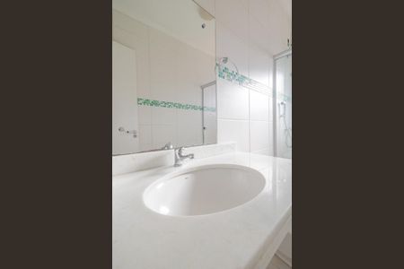 Casa à venda com 140m², 3 quartos e 2 vagasBanheiro