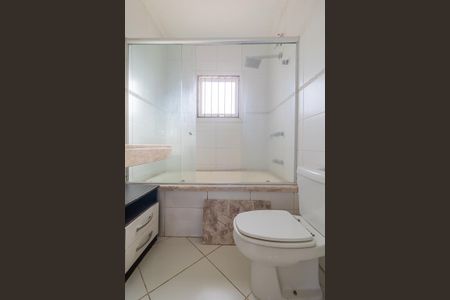 Casa à venda com 140m², 3 quartos e 2 vagasBanheiro da Suíte