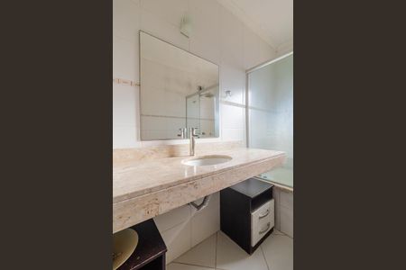 Casa à venda com 140m², 3 quartos e 2 vagasBanheiro da Suíte