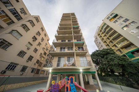 Apartamento à venda com 60m², 2 quartos e 1 vaga Apartamento à venda com 60m², 2 quartos e 1 vagaFachada