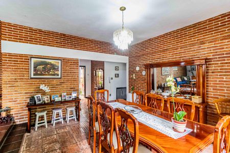 Casa à venda com 1200m², 4 quartos e 5 vagas Casa à venda com 1200m², 4 quartos e 5 vagasSala