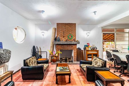 Casa à venda com 1200m², 4 quartos e 5 vagas Casa à venda com 1200m², 4 quartos e 5 vagasEspaço Gourmet